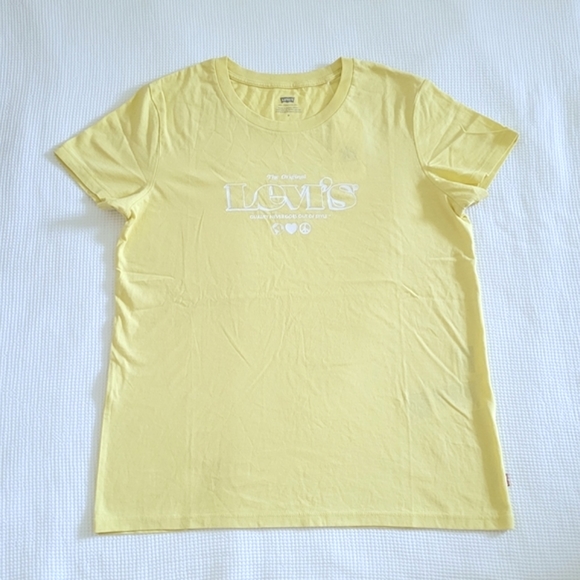Levi's Tops - Levi's Lemon🍋 Yellow Logo Tee👕 - NWT